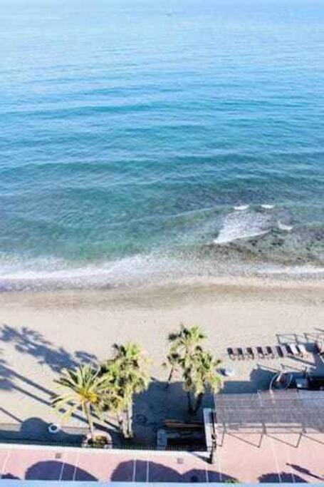 Large Modern Beach Front Apartment, Rooftop Pool!! Marbella Bagian luar foto