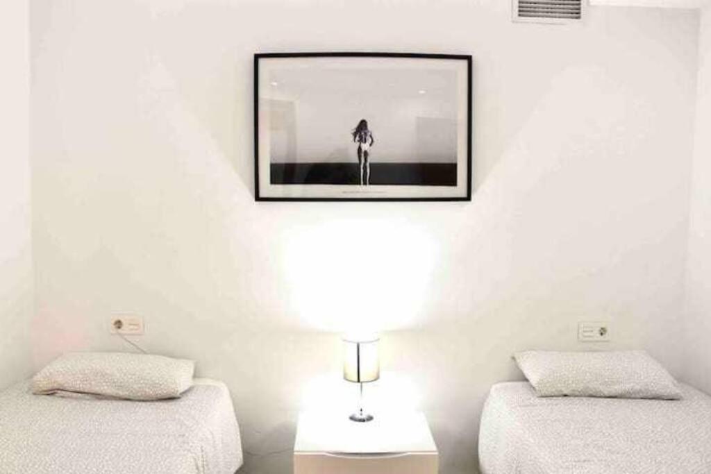 Large Modern Beach Front Apartment, Rooftop Pool!! Marbella Bagian luar foto