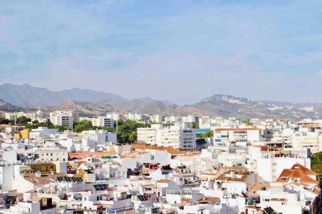 Large Modern Beach Front Apartment, Rooftop Pool!! Marbella Bagian luar foto