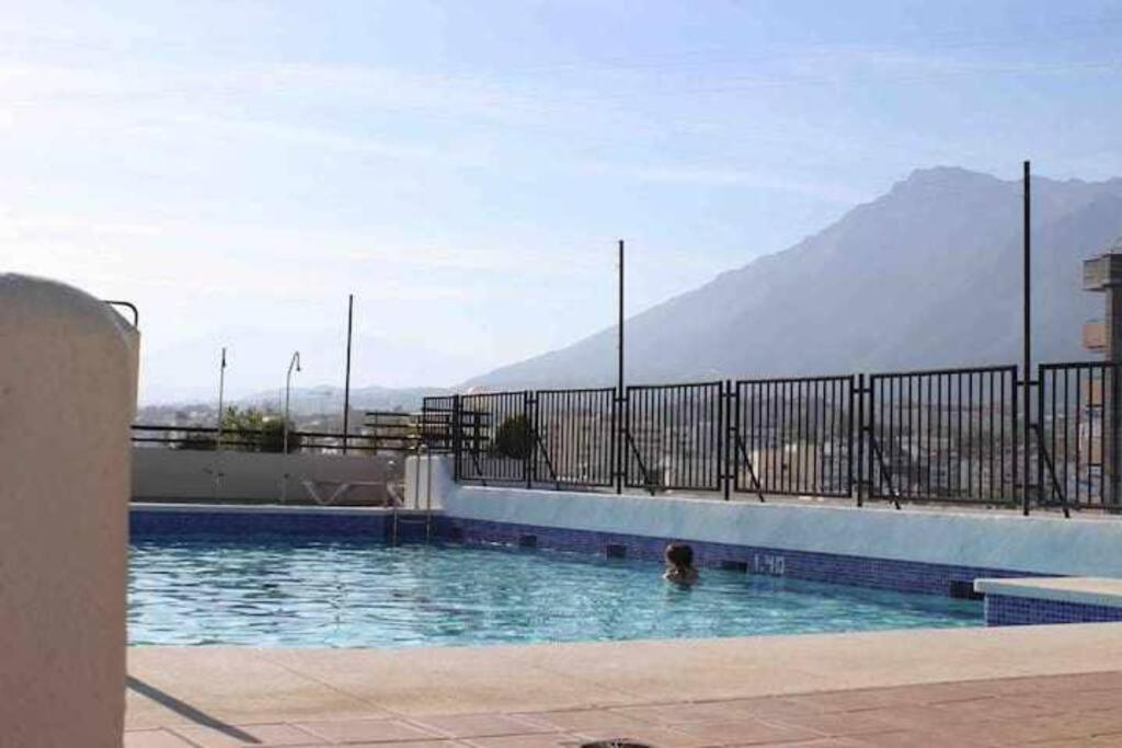 Large Modern Beach Front Apartment, Rooftop Pool!! Marbella Bagian luar foto