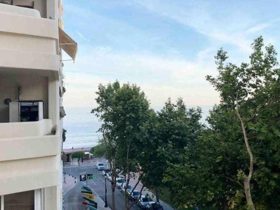 Large Modern Beach Front Apartment, Rooftop Pool!! Marbella Bagian luar foto