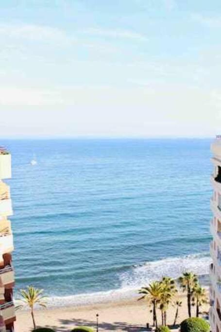Large Modern Beach Front Apartment, Rooftop Pool!! Marbella Bagian luar foto