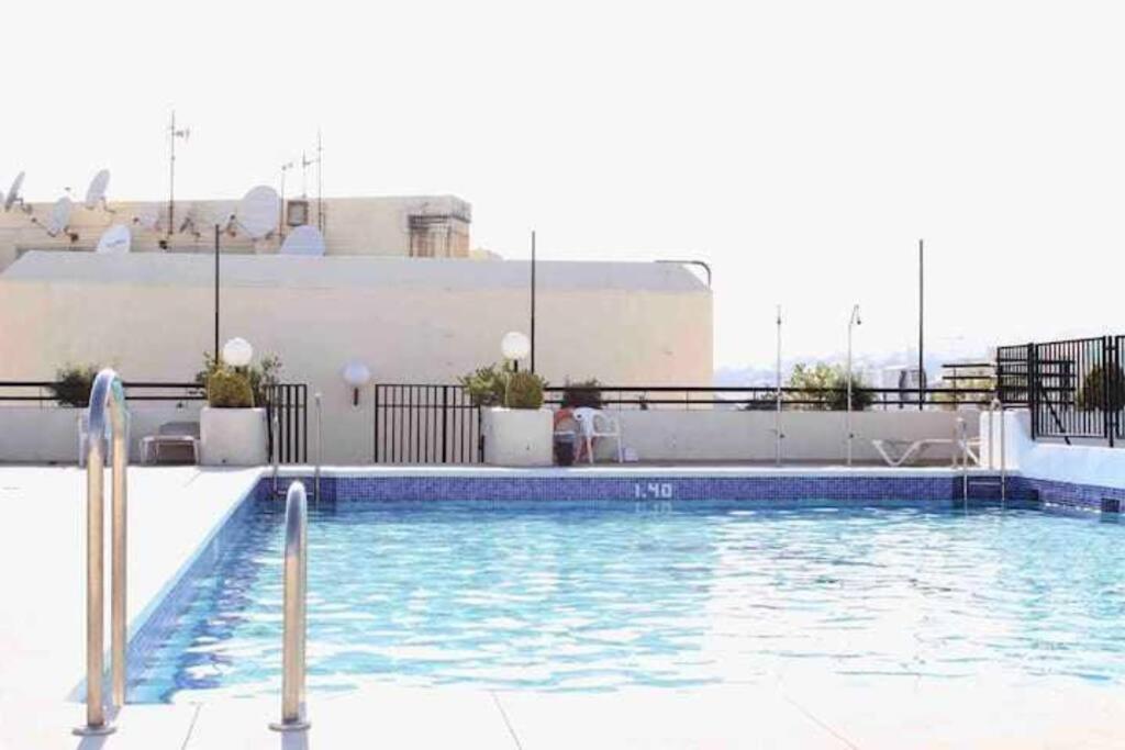 Large Modern Beach Front Apartment, Rooftop Pool!! Marbella Bagian luar foto