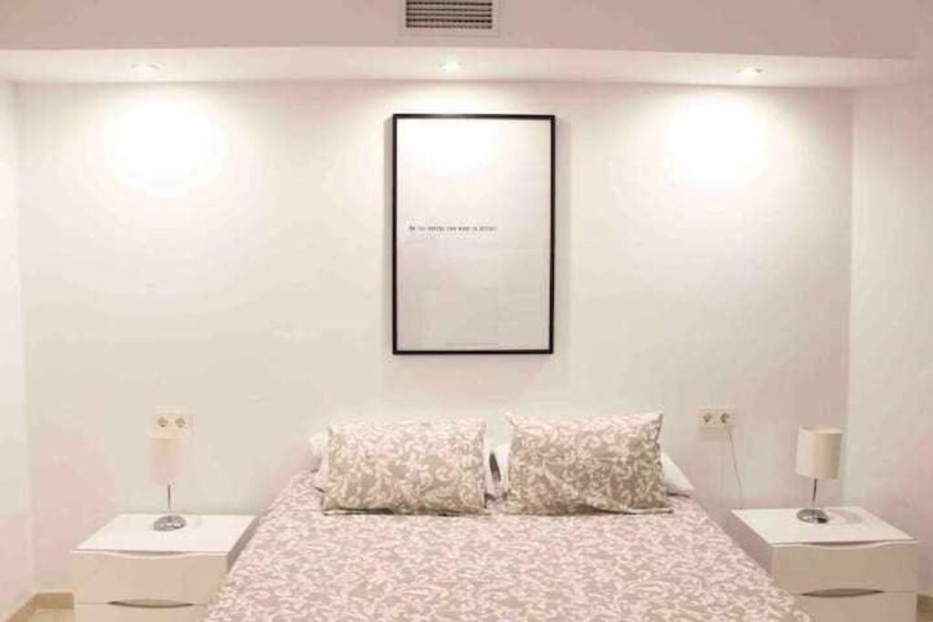 Large Modern Beach Front Apartment, Rooftop Pool!! Marbella Bagian luar foto